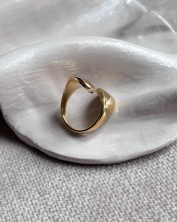 Pierścionek ze stali chirurgicznej platerowany 14k złotem