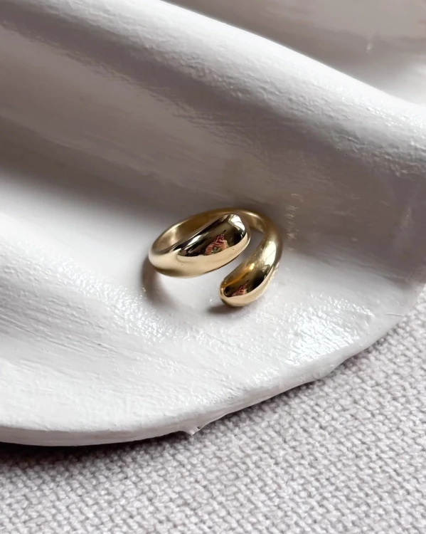 Pierścionek ze stali chirurgicznej platerowany 14k złotem
